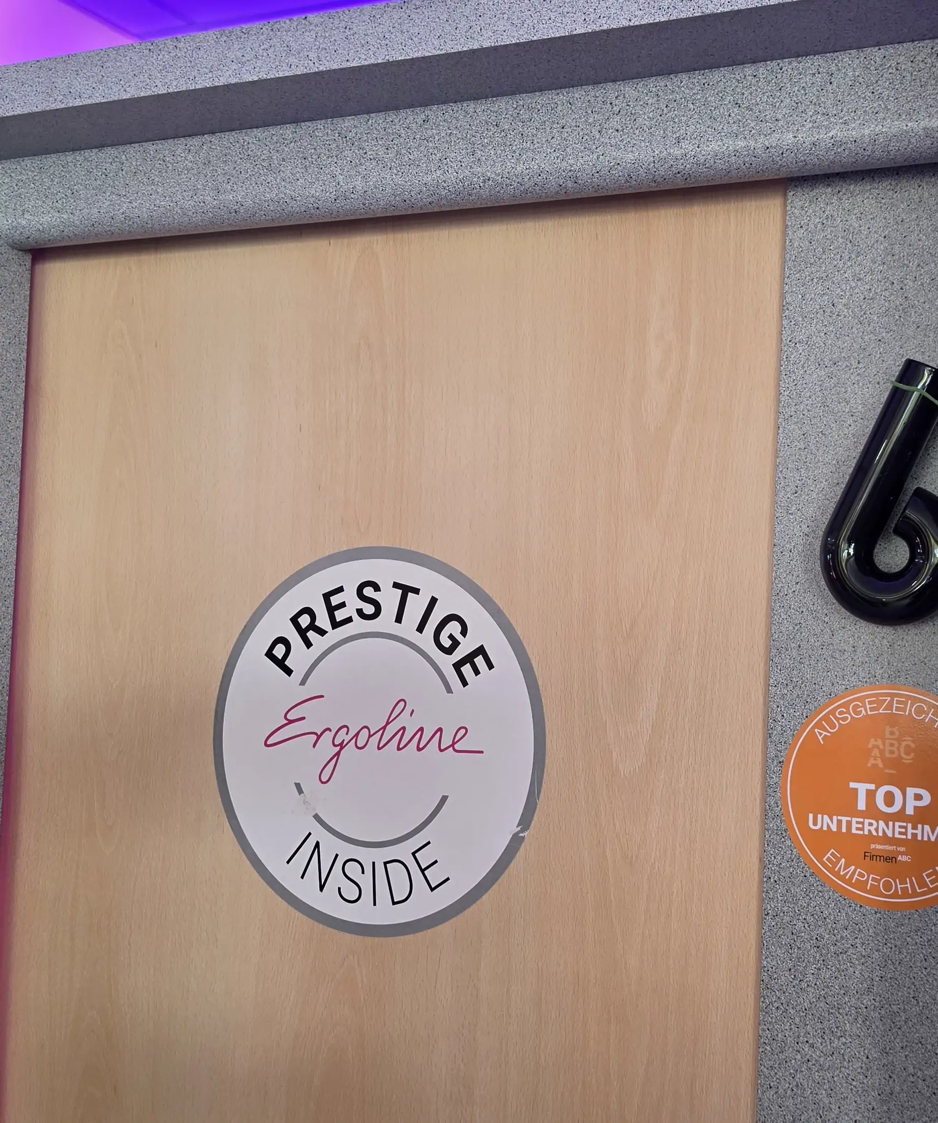 Kabinentür mit Ergoline Prestige Inside Plakette